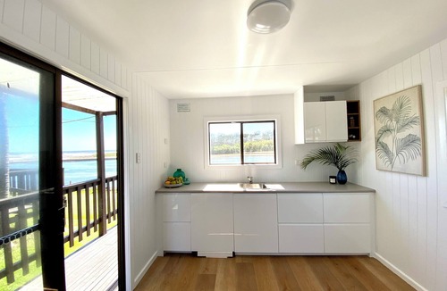 Arrawarra Cabin | Absolute Waterfront Cabin - Pet friendly