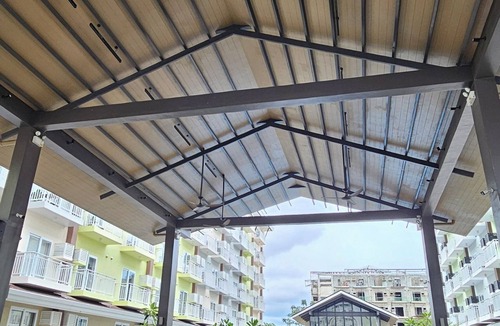 Mactan Export Processing Zone Condo | Accessible Cozy Condo Near Mactan Airport | Work remotely | Fast WiFi | Spacious