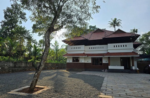Muvattupuzha House | Acrewood Farmhouse, heritage-style house, soulful retreat into the nature.