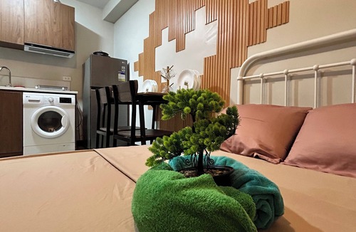 Lapu-Lapu Condo | Aesthetic, Cozy and Modern Pool and SeaView Condo in Mactan Saekyung Phase 3