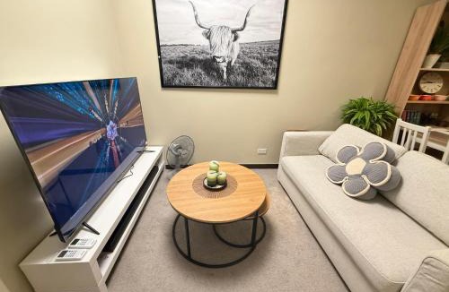 Kapitolyo Apartment | Aesthetic Cozy Modern Condo Apartment
