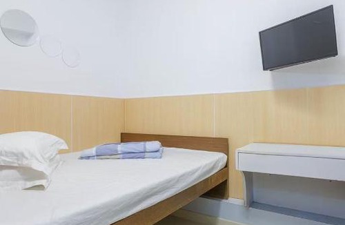 Mong Kok House | Ah Shan Hostel