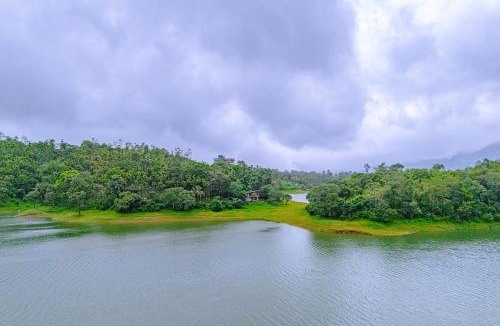 Vayittiri Villa | Alaya Boutique Villa with Dam View by VOYE HOMES