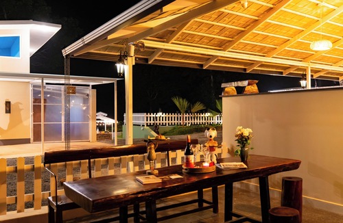 Virarajendrapet House | Alaya Stay Twisted Tree with Pool