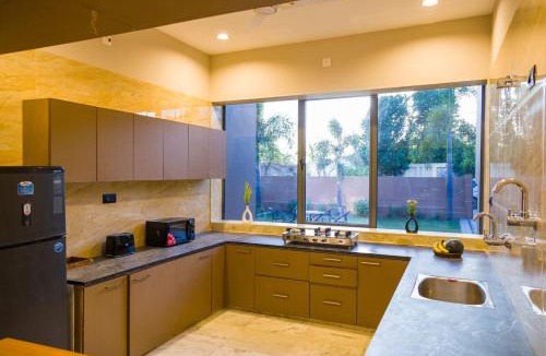 Menar Villa | Alaya Stays Jeevan Tara Villa 3 BHK Retreat Pvt Pool & Garden