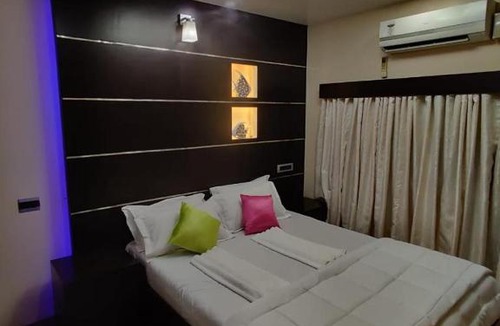 Nedumudy Boat Rental | Alleppey house boat Swan cruise