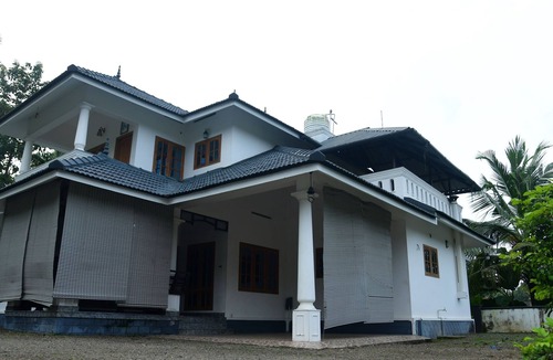 Kottayam House | Amazing 4-bedroom house with AC in vibrant in Near Kottayam Town
