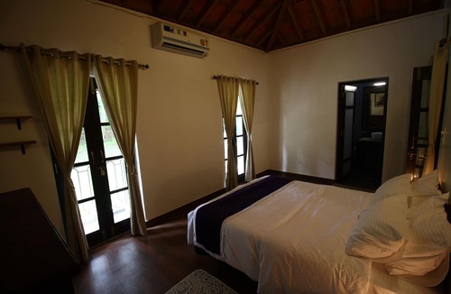 Assagao Cottage | An affordable luxury homestay: pet-friendly, outdoor whirlpool tub