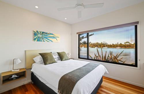 Huskisson Villa | Anglesea Waterfront Bungalow by Book Jervis Bay