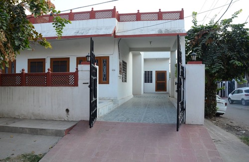 Panch Batti Villa | Anjana's Homestay-4 Bedroom Villa + 4 Private Bathrooms with Breakfast