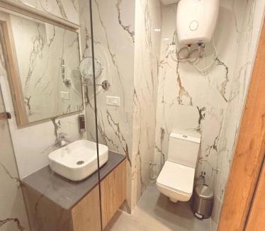 Jaypee Greens Apartment | Anom stays 2