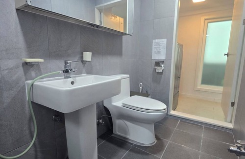 Seogyo-dong Bed & Breakfast | Apartment for 6, Steps 4-Min walk from Hongdae Station Exit 7 Airport Railroad