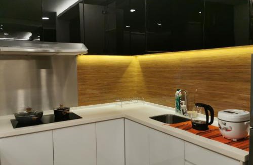 Seri Kembangan Apartment | Apple6@Menara Simfoni/Symphony Tower C180/Cheras/Netflix/TV Box/Wifi/Free Parking