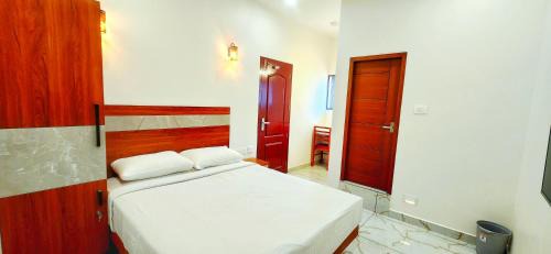 Perintalmanna Hotel | Apsara Residency