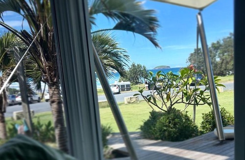 Emerald Beach Apartment | ArtHOUSE Beachfront Accommodation