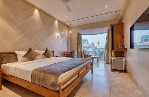Ellis Bridge Hotel | Artilla Inn