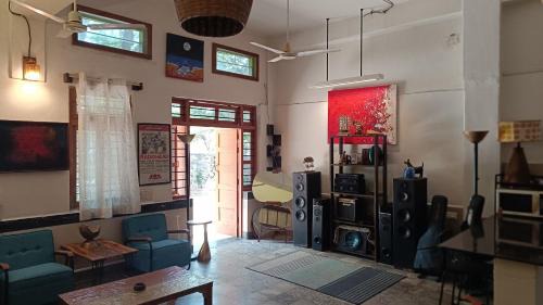 Hadapsar Apartment | Artistic Abode