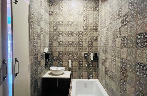 Varanasi Hotel | Artistik Abode
