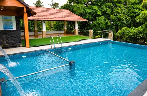 Irinjalakuda Hotel | Athirappilly Rainland Resort