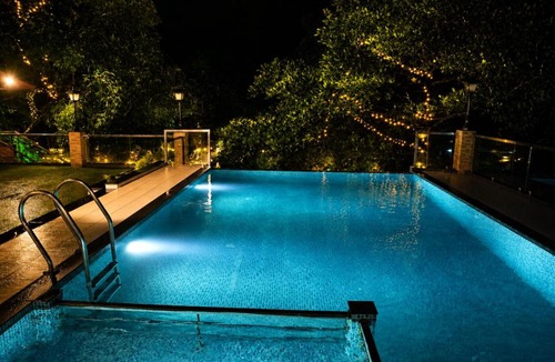 Irinjalakuda Hotel | Athirappilly Rainland Resort