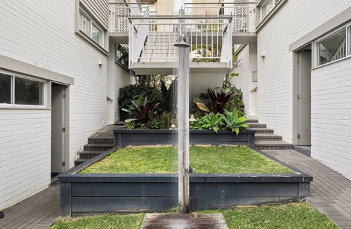 Avalon Beach Apartment | avalon breakers retreat… just steps to Avalon beach…