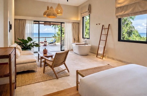 Haad Pleayleam Hotel | Baan Jai Dee Beach Front Hotel