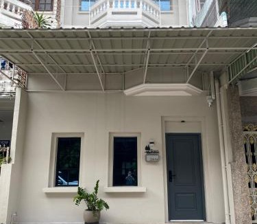 Nakhon Pathom Apartment | Baan Tonson - Central Nakhon Pathom 2BR Townhouse with AC & Kitchen