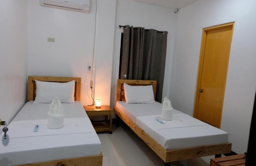 Coron Town Proper House | Bangles Homestay