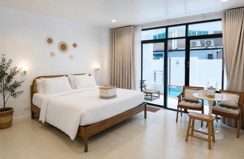 Ban Bang Saen Apartment | Beachfront Pool Access Apartment FREE Disney Plus