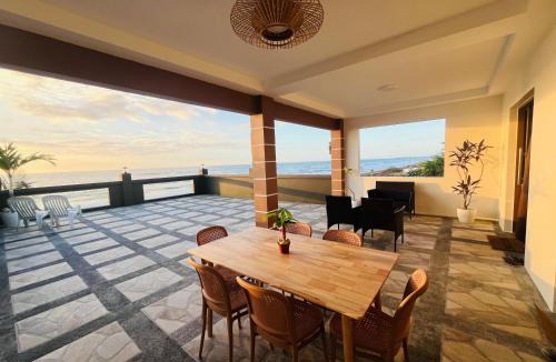 Santa Lucia House | Beachfront Studio with Cozy and Spacious Balcony