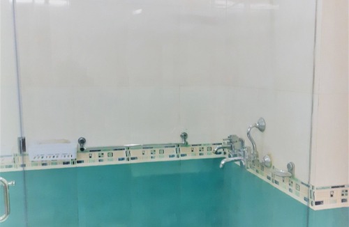 Gomti Nagar Apartment | Beautiful Fully Furnished 2BHK Suite - rooms, lobby, kitchen, bathrooms, Garden