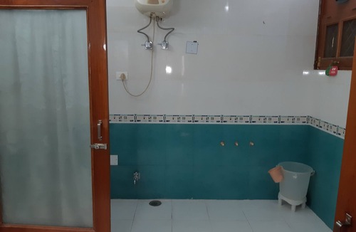 Gomti Nagar Apartment | Beautiful Fully Furnished 2BHK Suite - rooms, lobby, kitchen, bathrooms, Garden