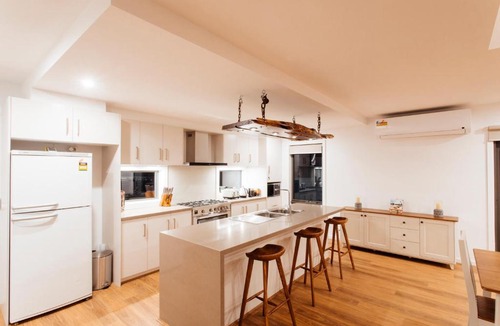 Eaglehawk House | Bendigo Lakeside Accommodation