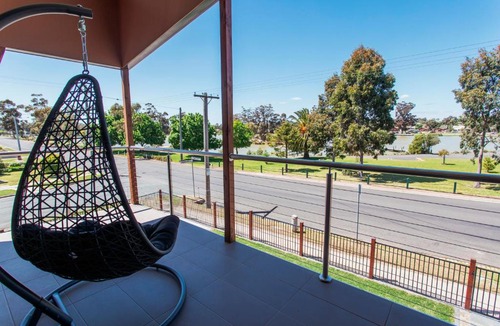 Eaglehawk House | Bendigo Lakeside Accommodation