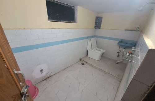Allahabad Villa | Best Homestay with Spacious 9-bedroom Villa in welcoming Prayagraj with AC