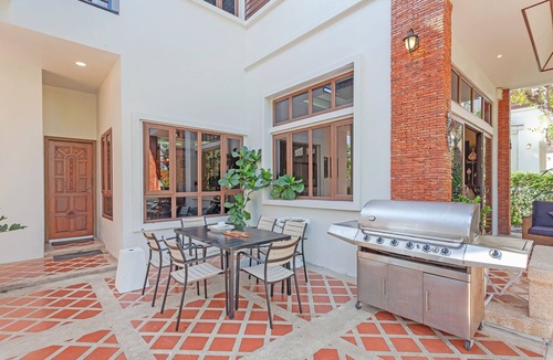 Na Chom Thian Villa | Beverly Thai House Pool Villa