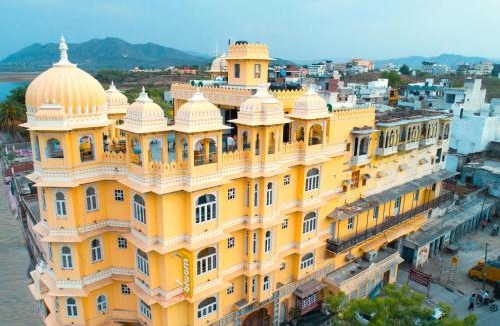 Lake Swaroop Sagar Hotel | Bloom Boutique l Lake Pichola