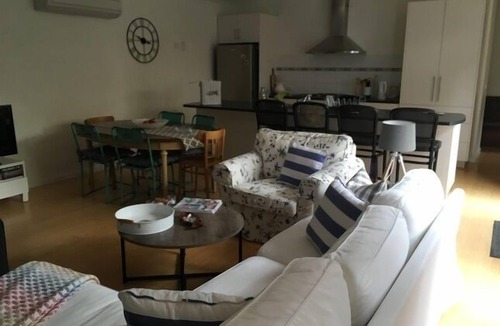 Indented Head Cottage | Blue Seashell Cottage a short walk to the beach