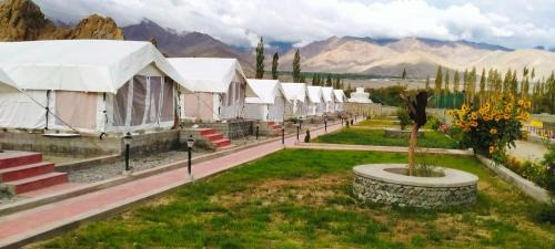 She Resort | Blue Yak Resort