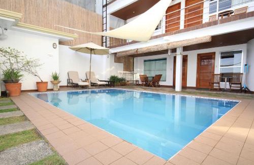Balabag Bed & Breakfast | Bluewaves Westcliff Villa