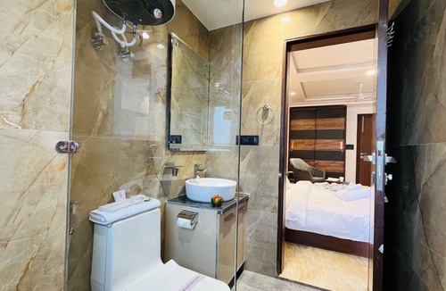 DLF Phase 3 Hotel | BluO Studio2 DLF CyberCity - Balcony, Gym TT, Lift