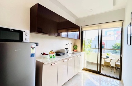 DLF Phase 3 Hotel | BluO Studio3 DLF CyberCity - Balcony, Gym TT, Lift