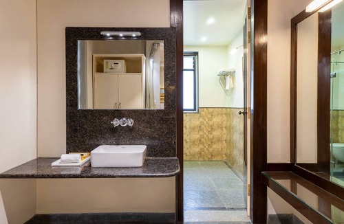 Lake Swaroop Sagar Hotel | Brahma Niwas - Best Lake View Hotel in Udaipur