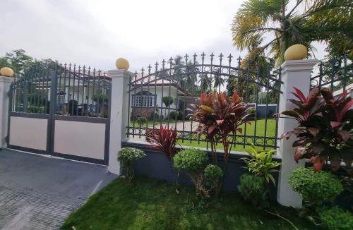 Lila House | Bretthouse Tourist Inn