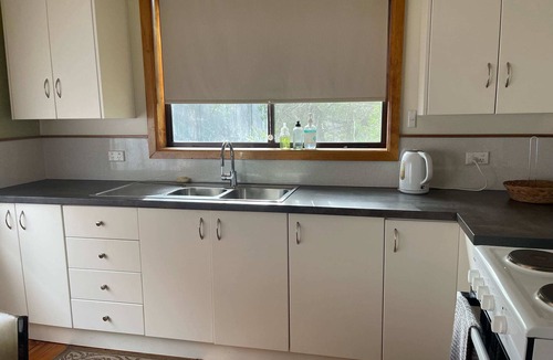 Anglesea House | Budget Accomodation