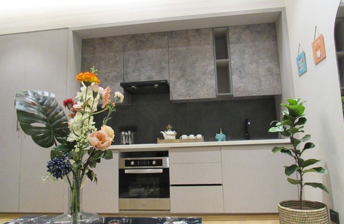 Noida Apartment | Business service apartment- in a mall near Expo centre.