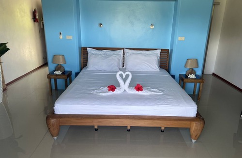 Loon Hotel | Cabilao Sunset Dive & Beach Resort
