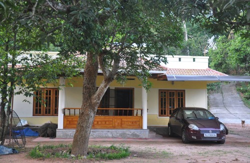 Quilon House | Calm, Lake-facing, Clean Villa/Rooms