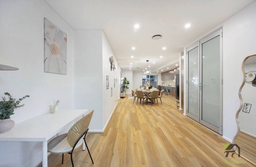 Camperdown Apartment | Camperdown: Spacious Apt · 3 Beds + Large Space