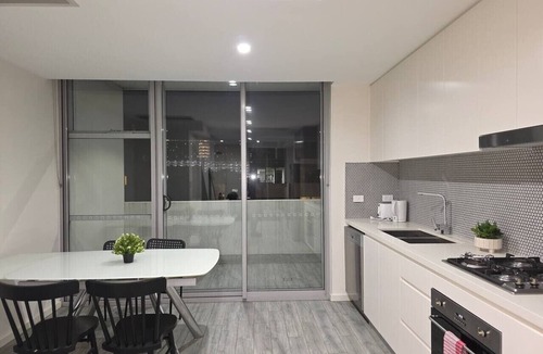 Camperdown Apartment | Camperdown two 13 Close to bus stop and SYD CBD